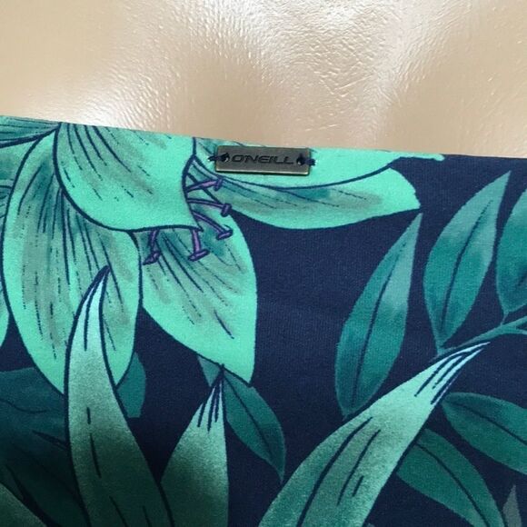 O’Neill reversible tropical bikini bottoms. NWT - Picture 12 of 15